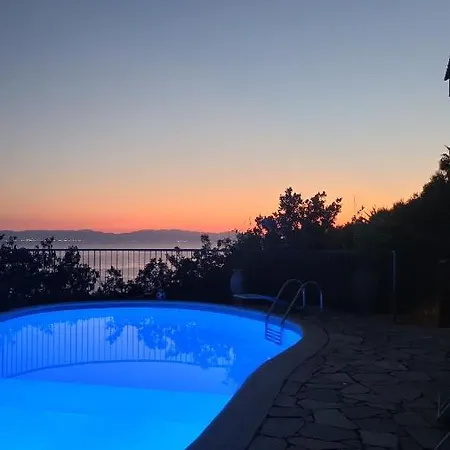 Villa Panoramica Tra Suggestive Notti Stellate. *